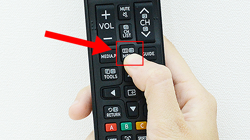 Chọn Menu từ remote tivi